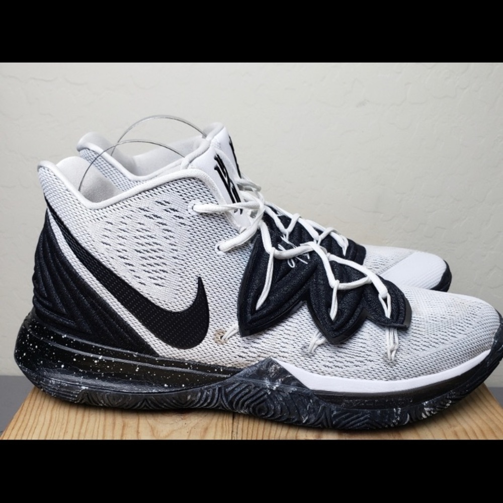 Kyrie 5 Cookies and Cream Basketball Shoe